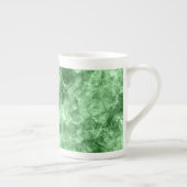 濃い緑でくしゃくしゃになったテクスチャ ボーンチャイナマグカップ (右)