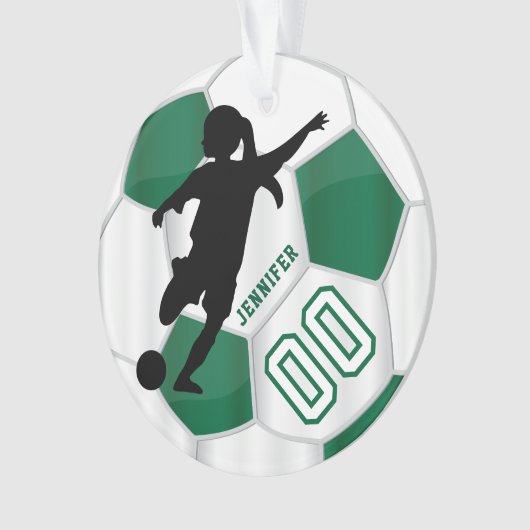 濃い緑と白のパーソナライズした少女サッカー選手 オーナメント (正面)