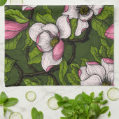 濃い緑に咲くマグノリア キッチンタオル (折り畳み)