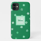 濃い緑に散らばった4枚の葉のクローバー Case-Mate iPhoneケース (裏面)