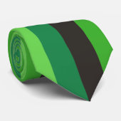 濃い緑のストライプ黒い縦線（自然） ネクタイ (ロール)