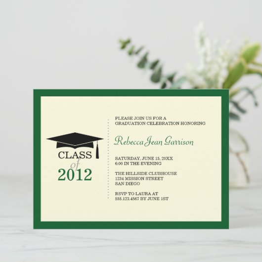 濃い緑のベージュ色キャップタッセル卒業発表 招待状 (スタンド正面)