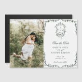 濃い緑のモノグラムヴィンテージクレスト日付を保存 マグネット招待状 (正面/裏面)