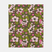 濃い緑の上のりんごの花 フリースブランケット (正面)
