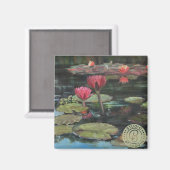 濃い緑の上のピンクのユリ – 冷蔵庫用マグネット マグネット (正面/裏面)