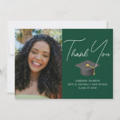 濃い緑の卒業写真のパーソナライズされた卒業 サンキューカード (正面)