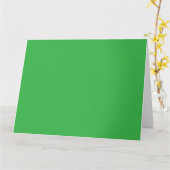 濃い緑の木々で満たされた緑豊かな風景と カード (黄色い花)