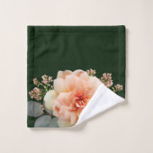 濃い緑の背景にピンクのバラの薄紫の芽 バスタオルセット (ウォッシュタオル)