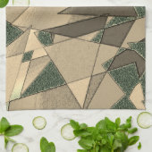 '濃い緑の背景'上のベージュ三角形切り出し キッチンタオル (折り畳み)