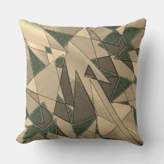'濃い緑の背景'上のベージュ三角形切り出し クッション (正面)