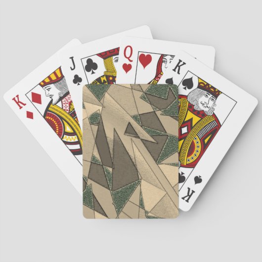 '濃い緑の背景'上のベージュ三角形切り出し トランプ (裏面)