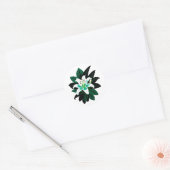 濃い緑の葉と白いユリの花 ラウンドシール (封筒)