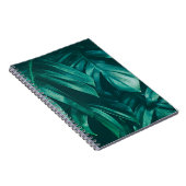 濃い緑、熱帯のジャングルの葉。 ノートブック (右側)