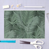 濃い背景に重離れねる緑のシダ 薄葉紙 (クラフト)