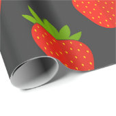 濃い背景のイチゴ ラッピングペーパー (ロールコーナー)