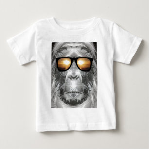 濃い色合いのビッグフット ベビーTシャツ