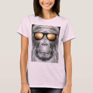 濃い色合いのビッグフット Tシャツ
