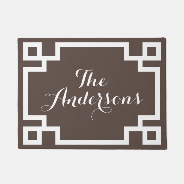 濃い茶色と白のギリシャ語鍵モノグラム文字 ドアマット (正面)
