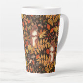 濃い茶色の秋のリスとフローラ カフェラテマグ (右アングル)