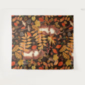 濃い茶色の秋のリスとフローラ タペストリー (正面(横))