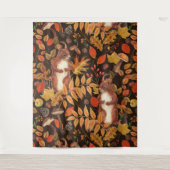 濃い茶色の秋のリスとフローラ タペストリー (正面)