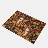 濃い茶色の秋のリスとフローラ ドアマット (アングル)