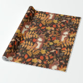 濃い茶色の秋のリスとフローラ ラッピングペーパー (アンロールド)