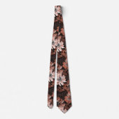 濃い茶色の背景にクリーム、寺色の花 ネクタイ (裏面)