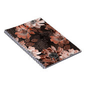 濃い茶色の背景にクリーム、寺色の花 ノートブック (右側)