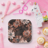 濃い茶色の背景にクリーム、寺色の花 ペーパープレート (パーティー)