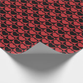 濃い赤と黒のパター市松模様にンとハート ラッピングペーパー (角)