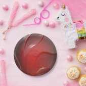 濃い赤のくしゃくしゃのプラスチックテクスチャ ペーパープレート (パーティー)