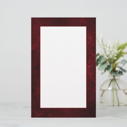 濃い赤のダマスクの筆記用紙 便箋 (スタンド正面)