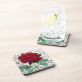 濃い赤のバラ コースター (右側)