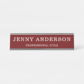 濃い赤のホワイトネームとタイトルデスク名プレート デスクネームプレート (正面)