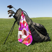 濃い赤の背景に多くの六角形が色付けされている ゴルフタオル (グリーン)