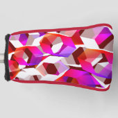 濃い赤の背景に多くの六角形が色付けされている ゴルフヘッドカバー (正面)