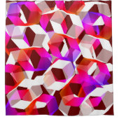 濃い赤の背景に多くの六角形が色付けされている シャワーカーテン (正面)