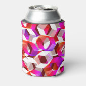 濃い赤の背景に多くの六角形が色付けされている 缶クーラー (缶裏面)
