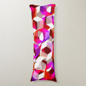 濃い赤の背景に白、赤からピンクの六角形 ボディピロー (正面縦)