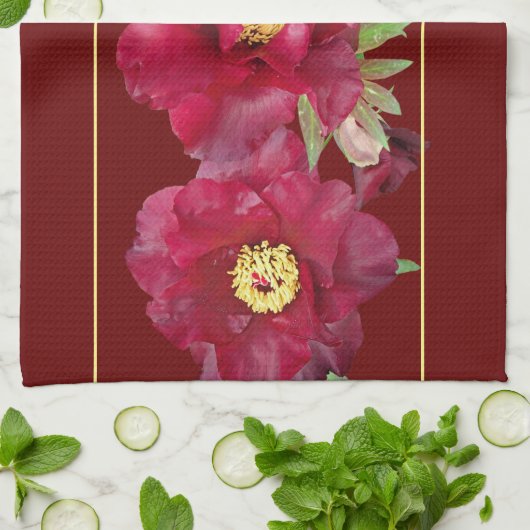 濃い赤の背景に葉を持つ赤い牡丹 キッチンタオル (折り畳み)