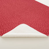 濃い赤色の人工レザーレットがクローズアップ。 シェルパブランケット (3/4)