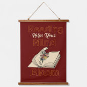 濃い赤読ヴィンテージの本野生の花 吊り下げ型タペストリー (正面)