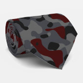 濃い赤、灰色、黒の迷彩 ネクタイ (ロール)