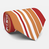 濃い赤、白、オレンジ色のレトロタイストライプのプ ネクタイ (ロール)