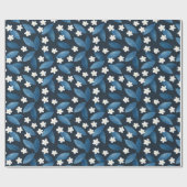 濃い離れ背景に青い花と白い花 ラッピングペーパー (フラット)