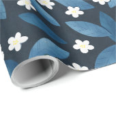 濃い離れ背景に青い花と白い花 ラッピングペーパー (ロールコーナー)