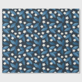 濃い離れ背景に青い花と白い花 ラッピングペーパー (フラット)