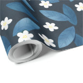 濃い離れ背景に青い花と白い花 ラッピングペーパー (ロールコーナー)