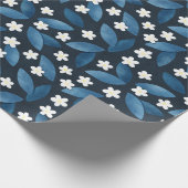 濃い離れ背景に青い花と白い花 ラッピングペーパー (角)